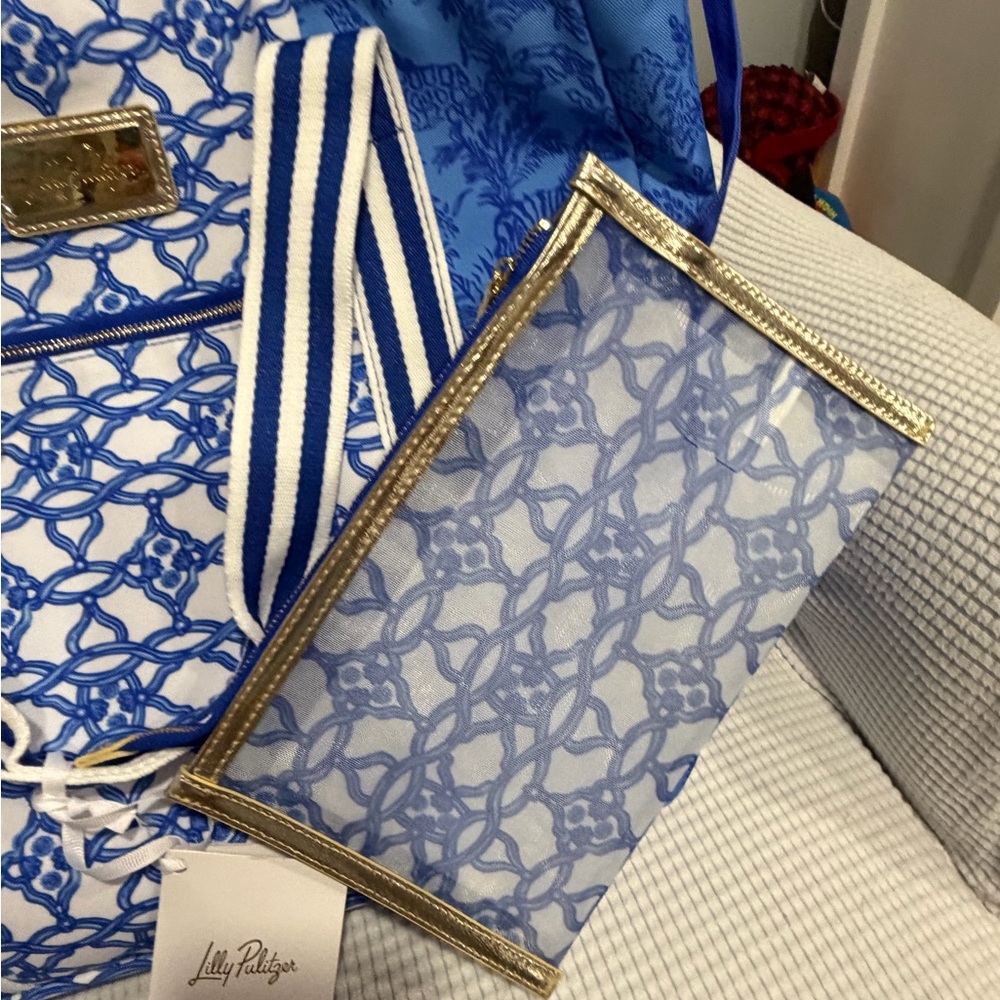 Lilly Pulitzer Blue Patterned cooler Tote with Striped Handles Pouch NWT Summer - Picture 7 of 8